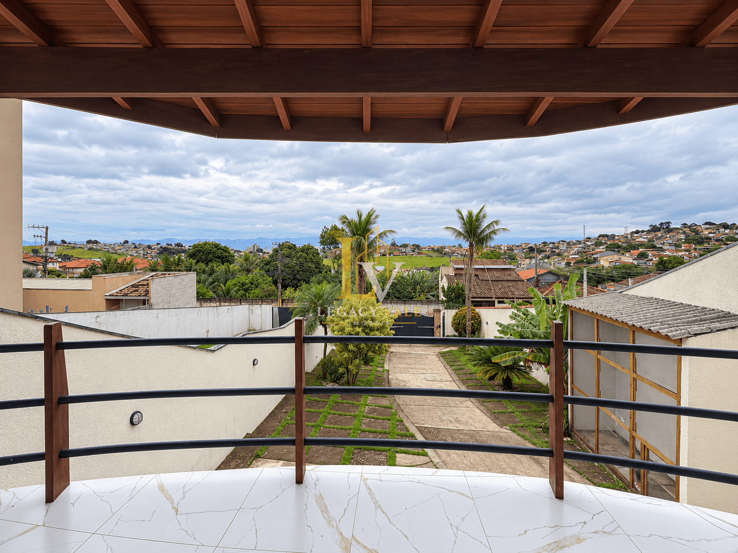 SOBRADO ESTILO CHÁCARA NO MONTE BELO - TAUBATÉ - 378M²