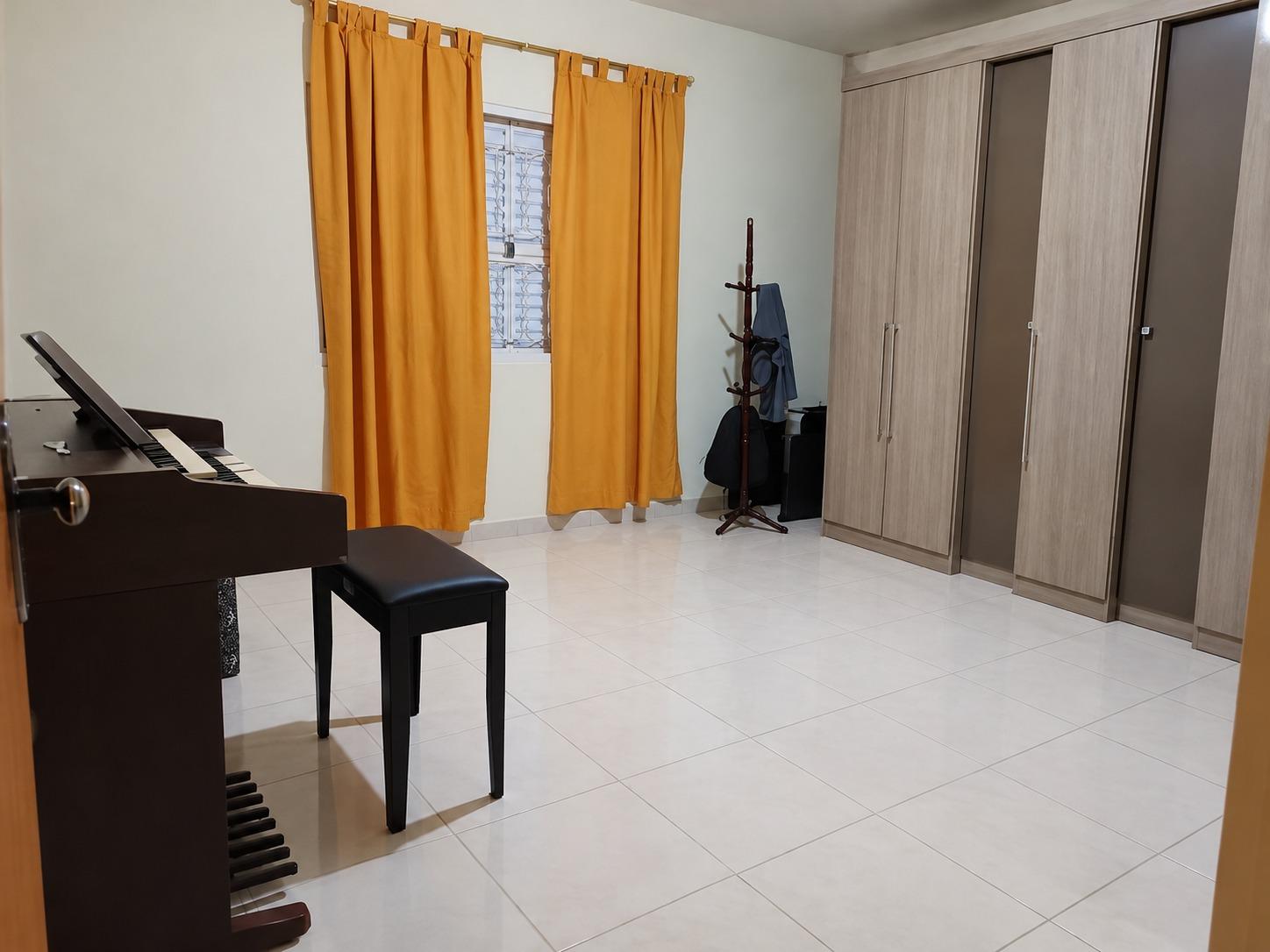 CASA EM TERRENO DE 680M² - JARDIM DAS INDÚSTRIAS, TAUBATÉ