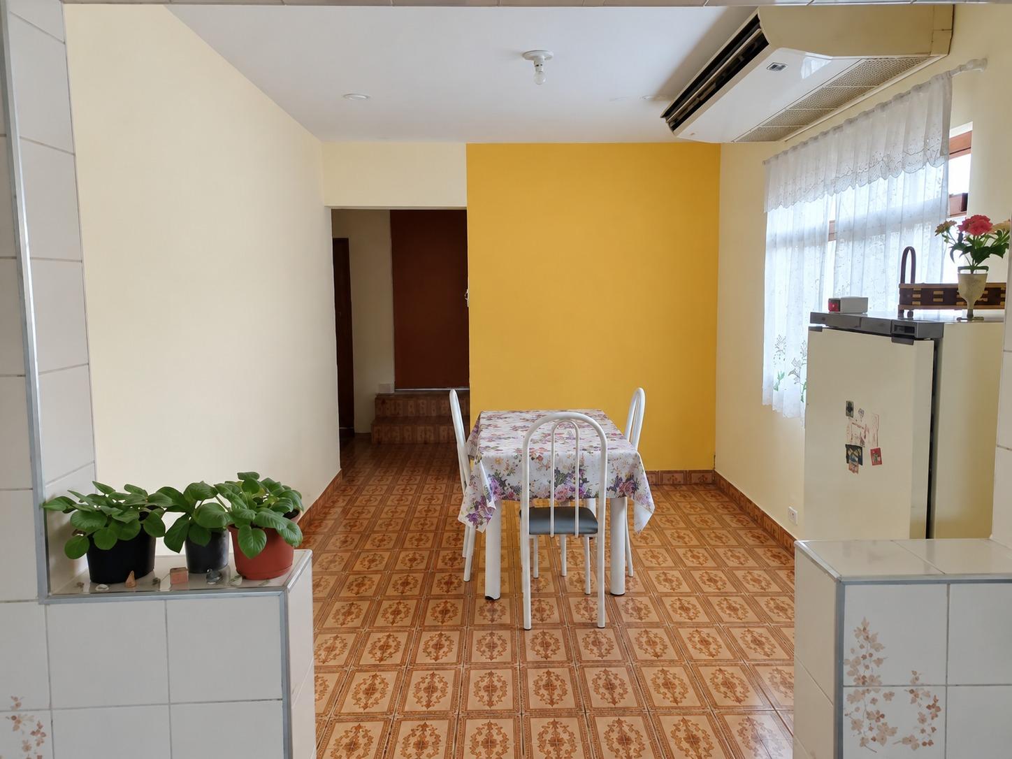 CASA EM TERRENO DE 680M² - JARDIM DAS INDÚSTRIAS, TAUBATÉ