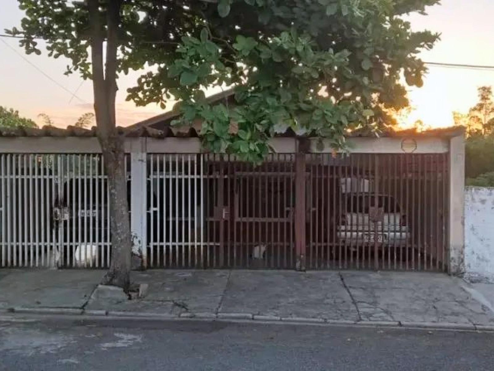 CASA EM TERRENO DE 680M² - JARDIM DAS INDÚSTRIAS, TAUBATÉ