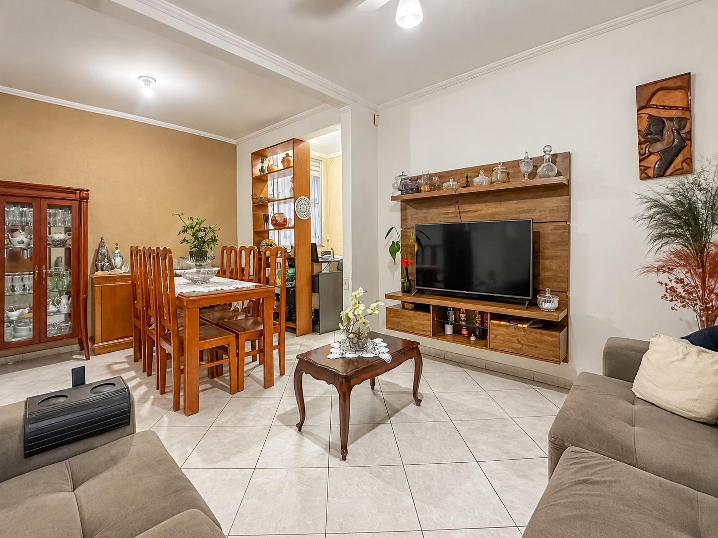 SOBRADO COM PISCINA NA FLOR DO VALE - TREMEMBÉ - 305M²