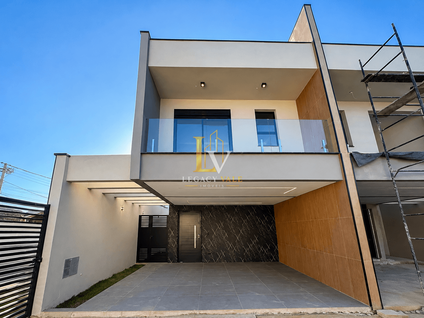 SOBRADO NOVO NO VILLAGIO GADIOLI - QUIRIRIM, TAUBATÉ - 166M²