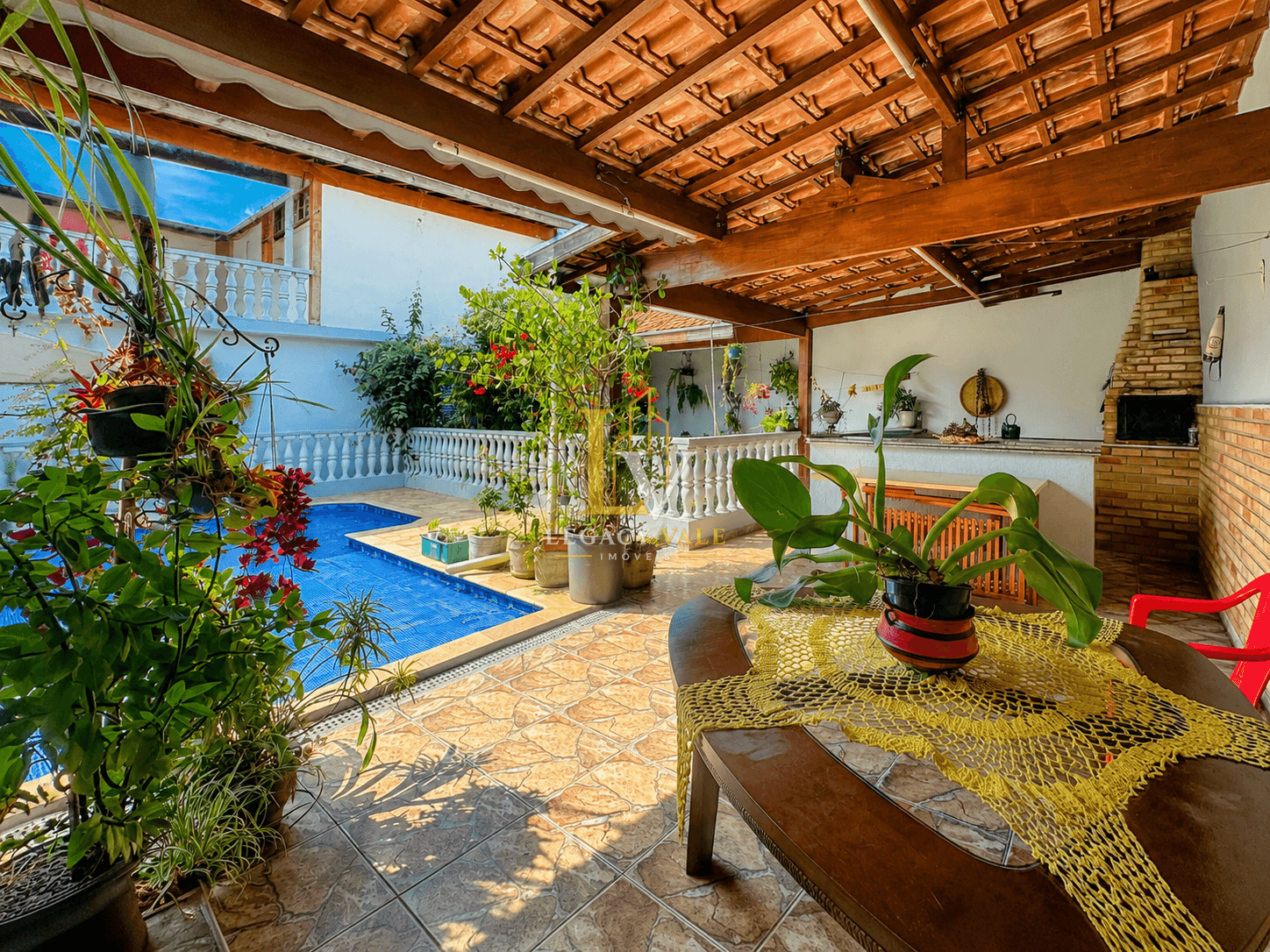 SOBRADO NO FLOR DO VALE - TREMEMBÉ - 305M²