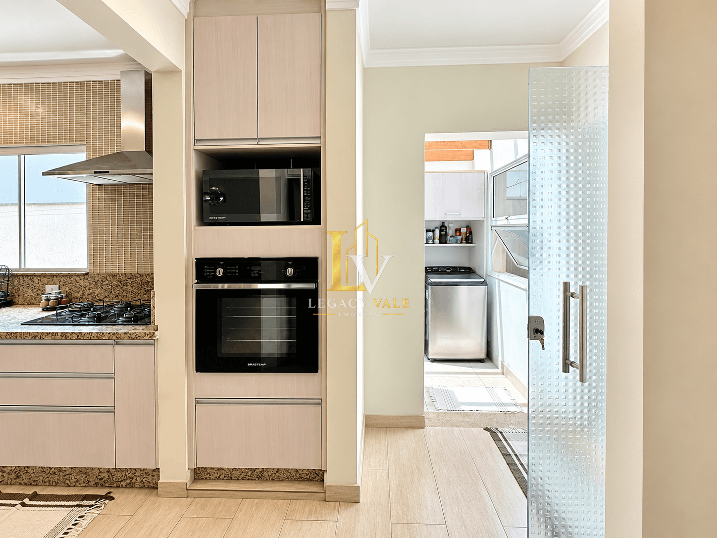 SOBRADO NO RESIDENCIAL VILLAGE IMPERIAL - CAÇAPAVA - 255M²