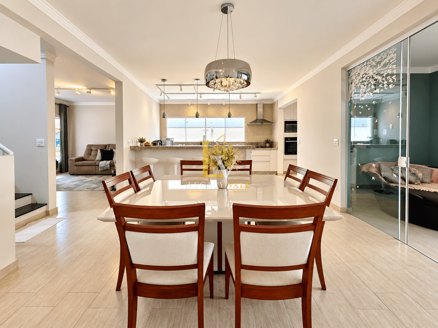 SOBRADO NO RESIDENCIAL VILLAGE IMPERIAL - CAÇAPAVA - 255M²