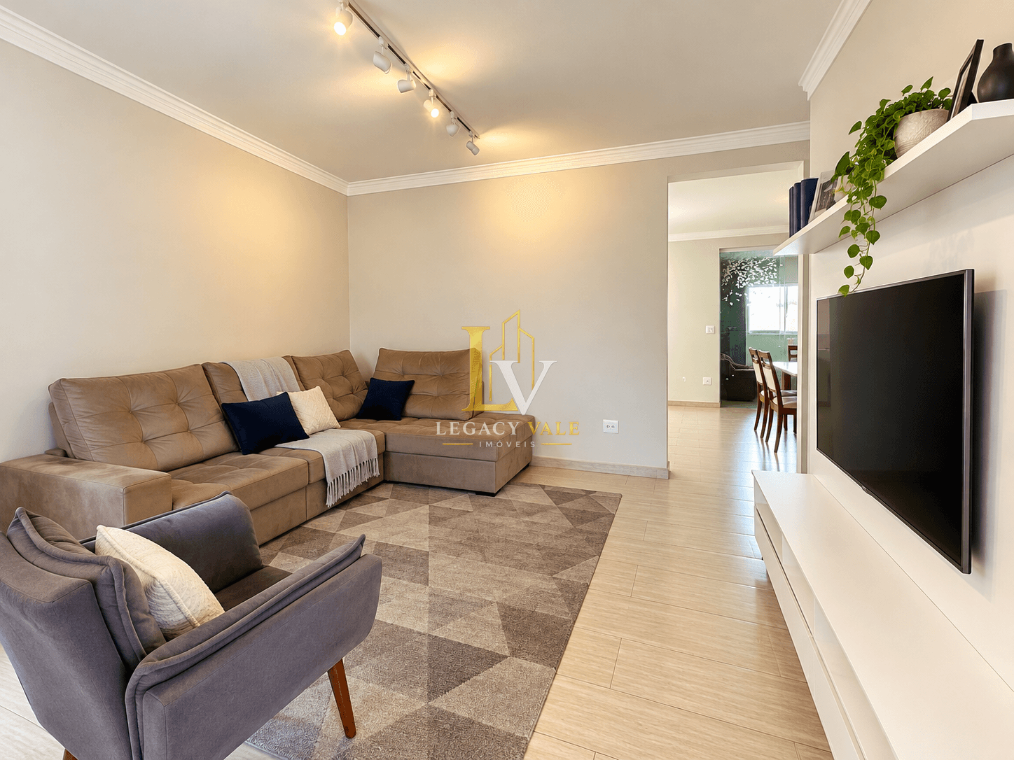 SOBRADO NO RESIDENCIAL VILLAGE IMPERIAL - CAÇAPAVA - 255M²