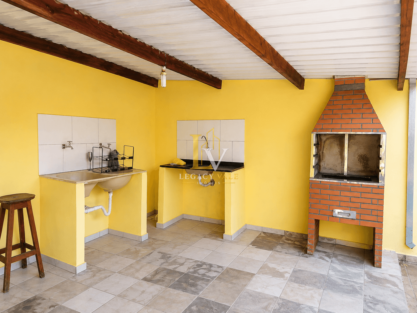 CASA NO FLOR DO VALE - TREMEMBÉ - 172M²