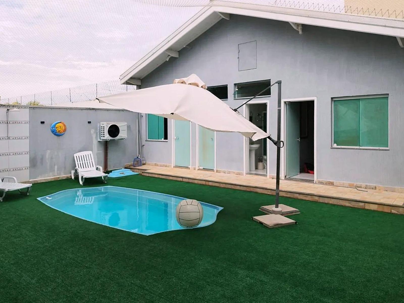 CASA EM CONDOMÍNIO MOBILIADA PARA LOCAÇÃO - PIRACANGAGUÁ, TAUBATÉ - 300M²