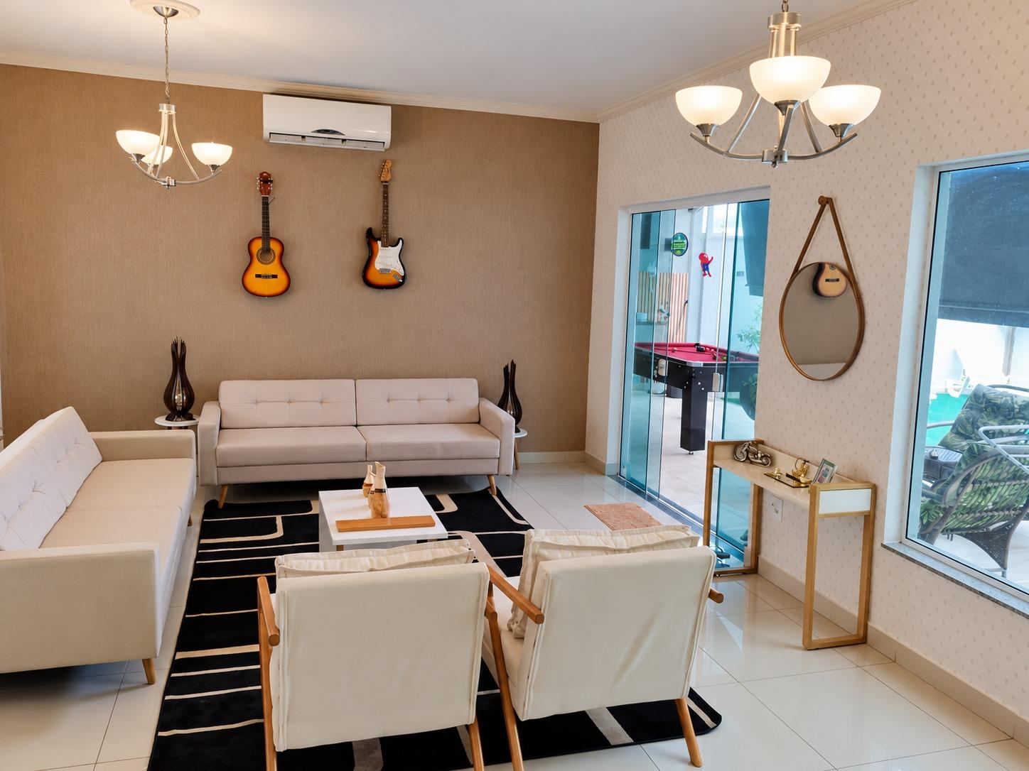 CASA EM CONDOMÍNIO MOBILIADA PARA LOCAÇÃO - PIRACANGAGUÁ, TAUBATÉ - 300M²
