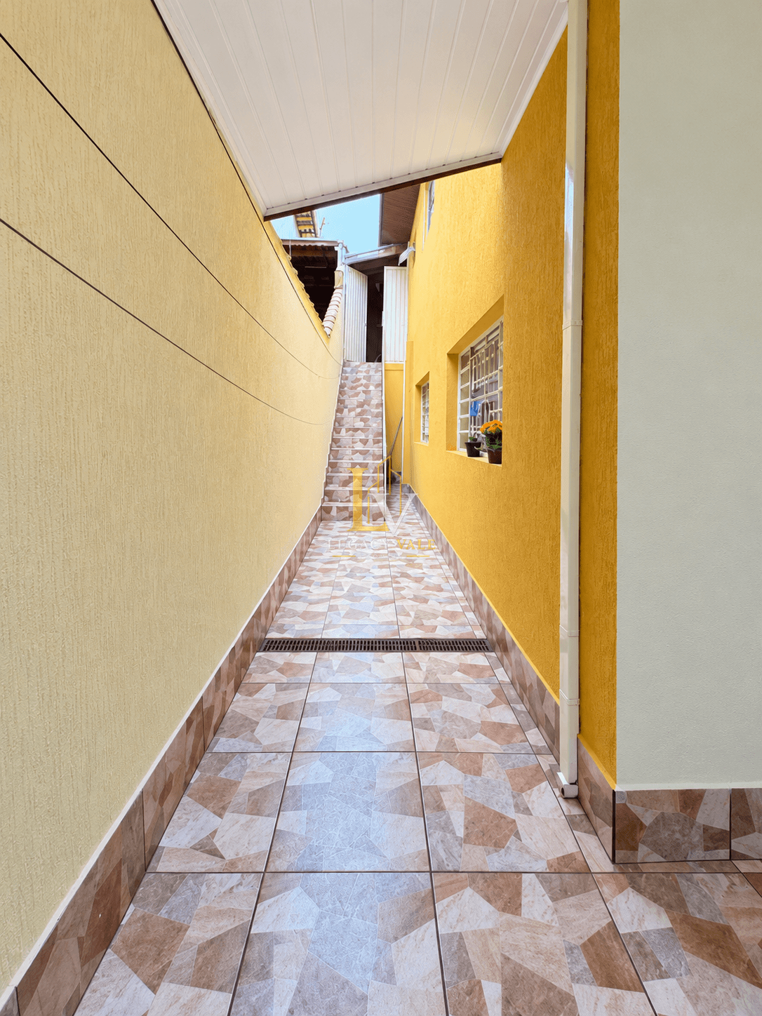 SOBRADO NO JARDIM SANDRA MARIA - TAUBATÉ - 137M²