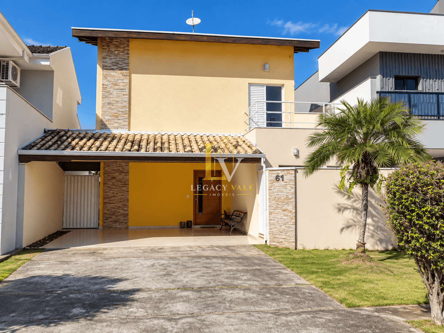 SOBRADO NO RESIDENCIAL JATOBÁ - TAUBATÉ - 220M²