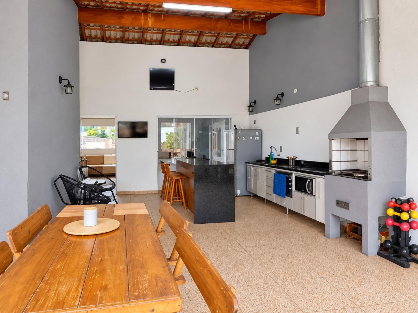 SOBRADO NOVO NO JARDIM DAS NAÇÕES - TAUBATÉ - 180M²