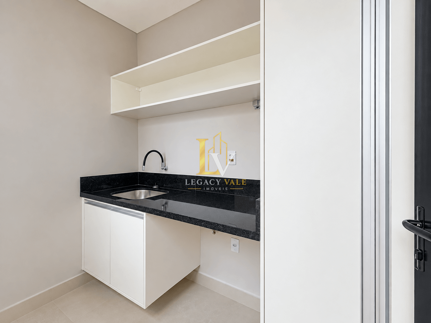 CASA TÉRREA NO CONDOMÍNIO COLINAS DO SOL - TREMEMBÉ - 175M²
