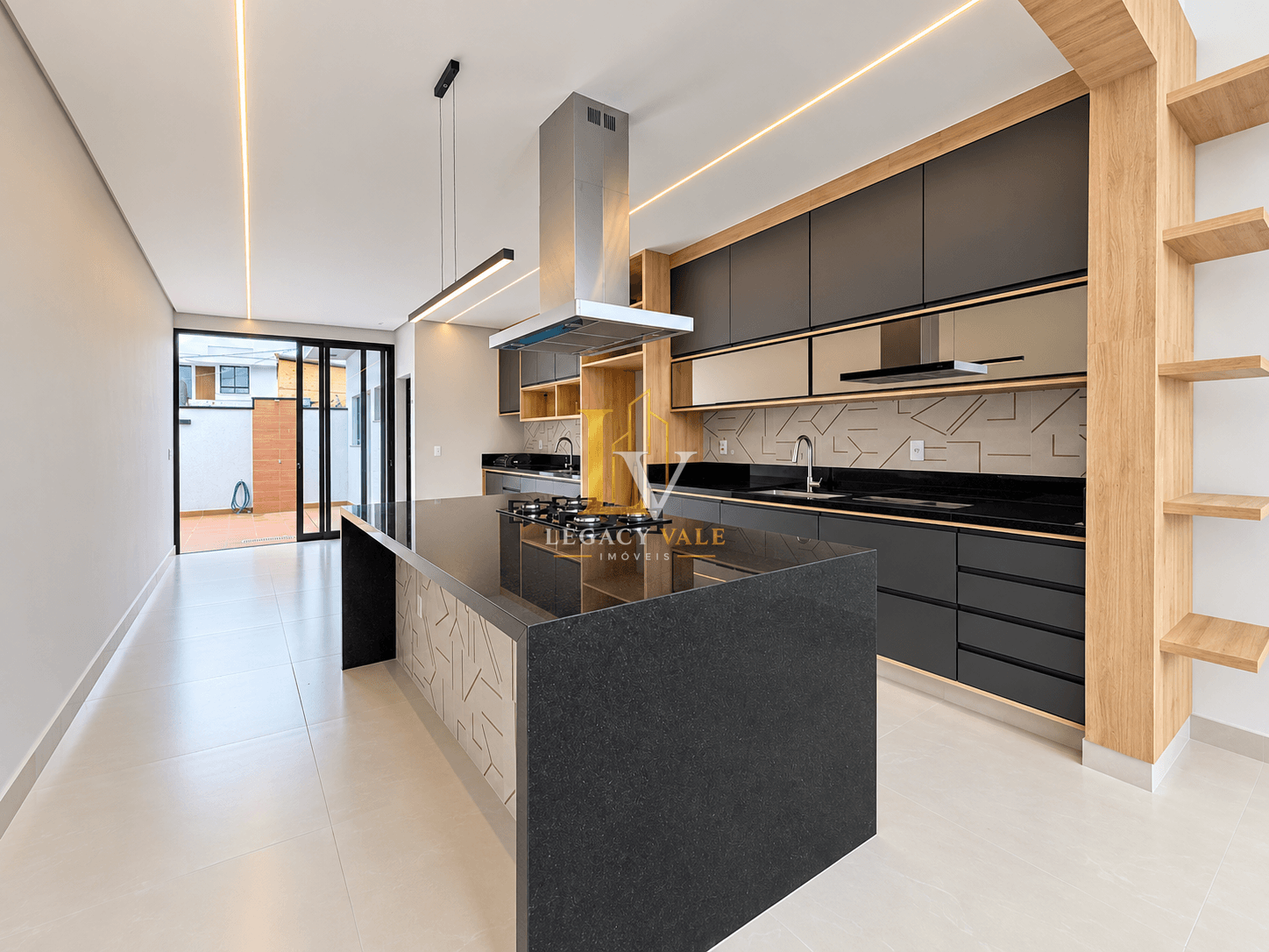 CASA TÉRREA NO CONDOMÍNIO COLINAS DO SOL - TREMEMBÉ - 175M²