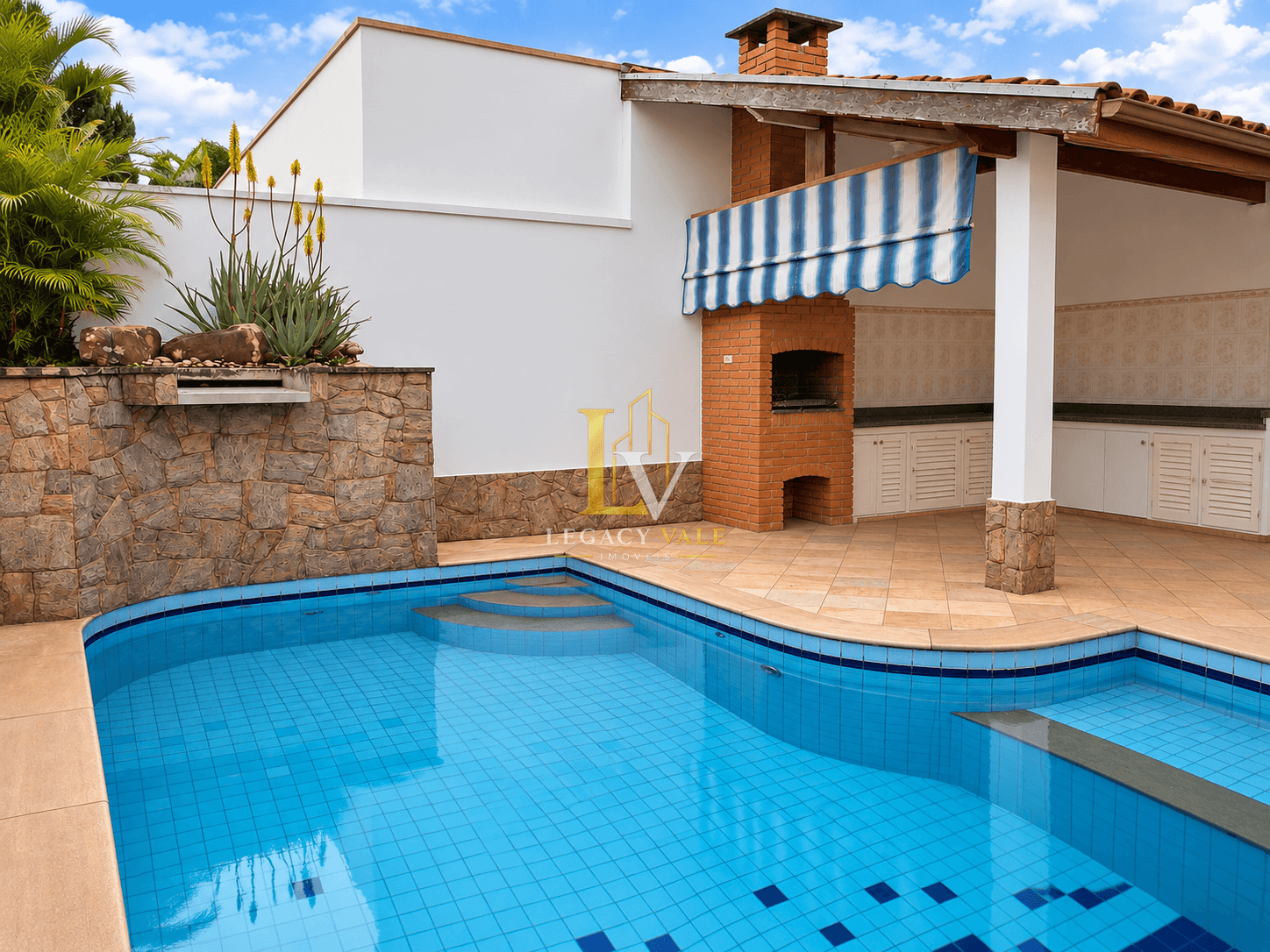 CASA NO JARDIM INDEPENDÊNCIA - TAUBATÉ - 219M² - TERRENO 300M²