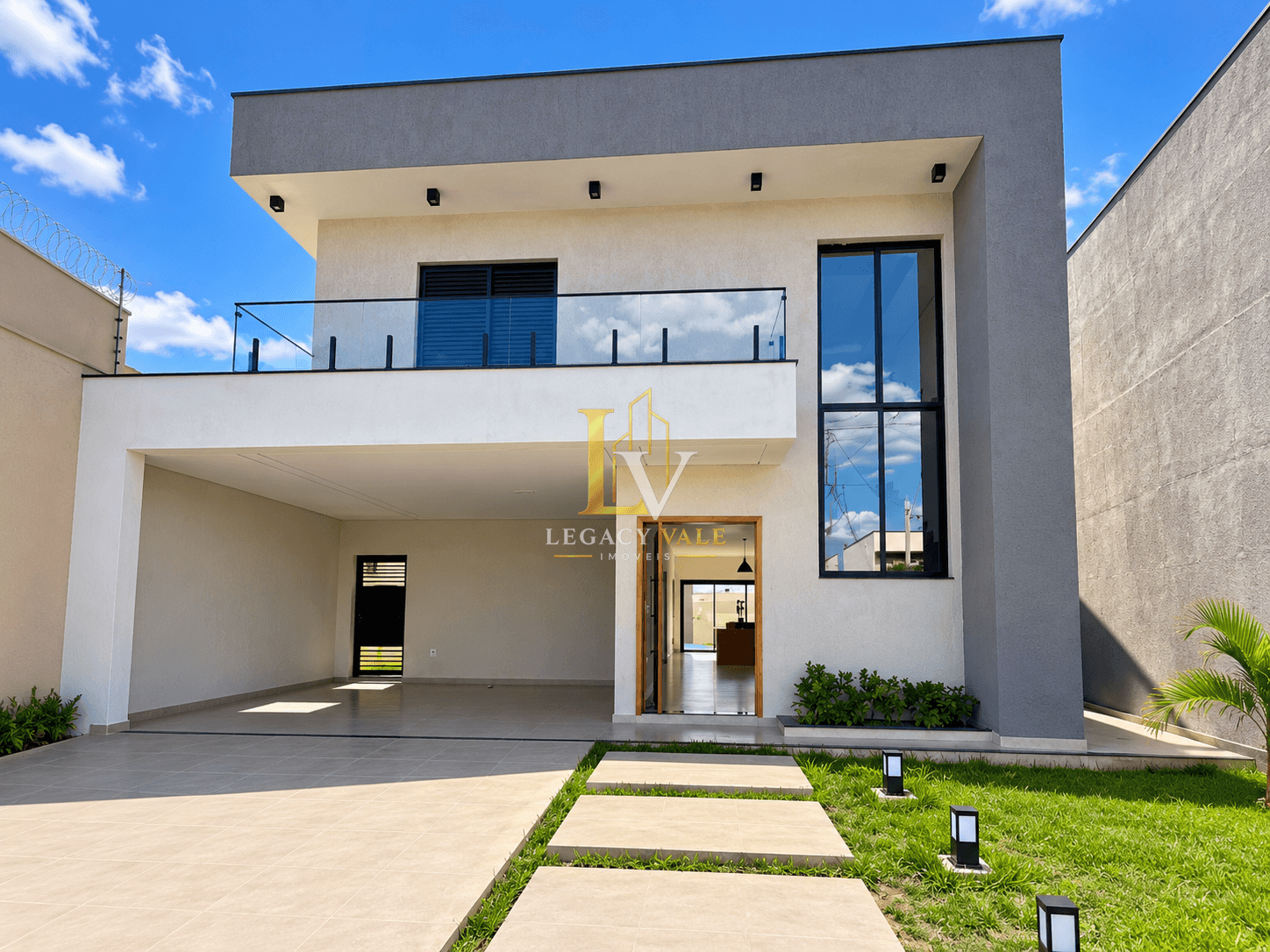SOBRADO NOVO NO CONDOMÍNIO COLONIAL VALE DO SOL - TREMEMBÉ - 160M²