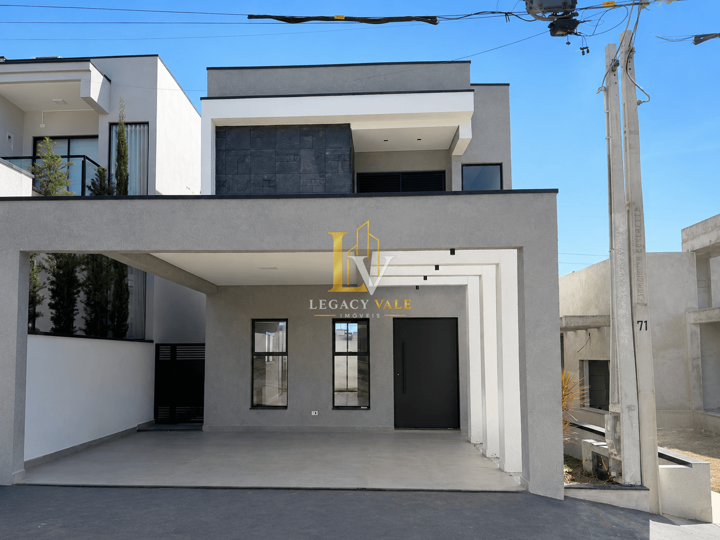 CASA A VENDA EM CONDOMÍNIO - RECANTO TROPICAL - 148m2 