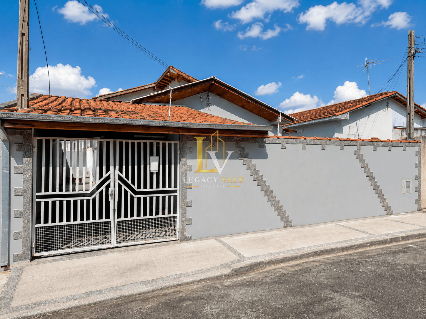 CASA À VENDA NO BAIRRO MONTEIRO LOBATO - TAUBATÉ - 180M²