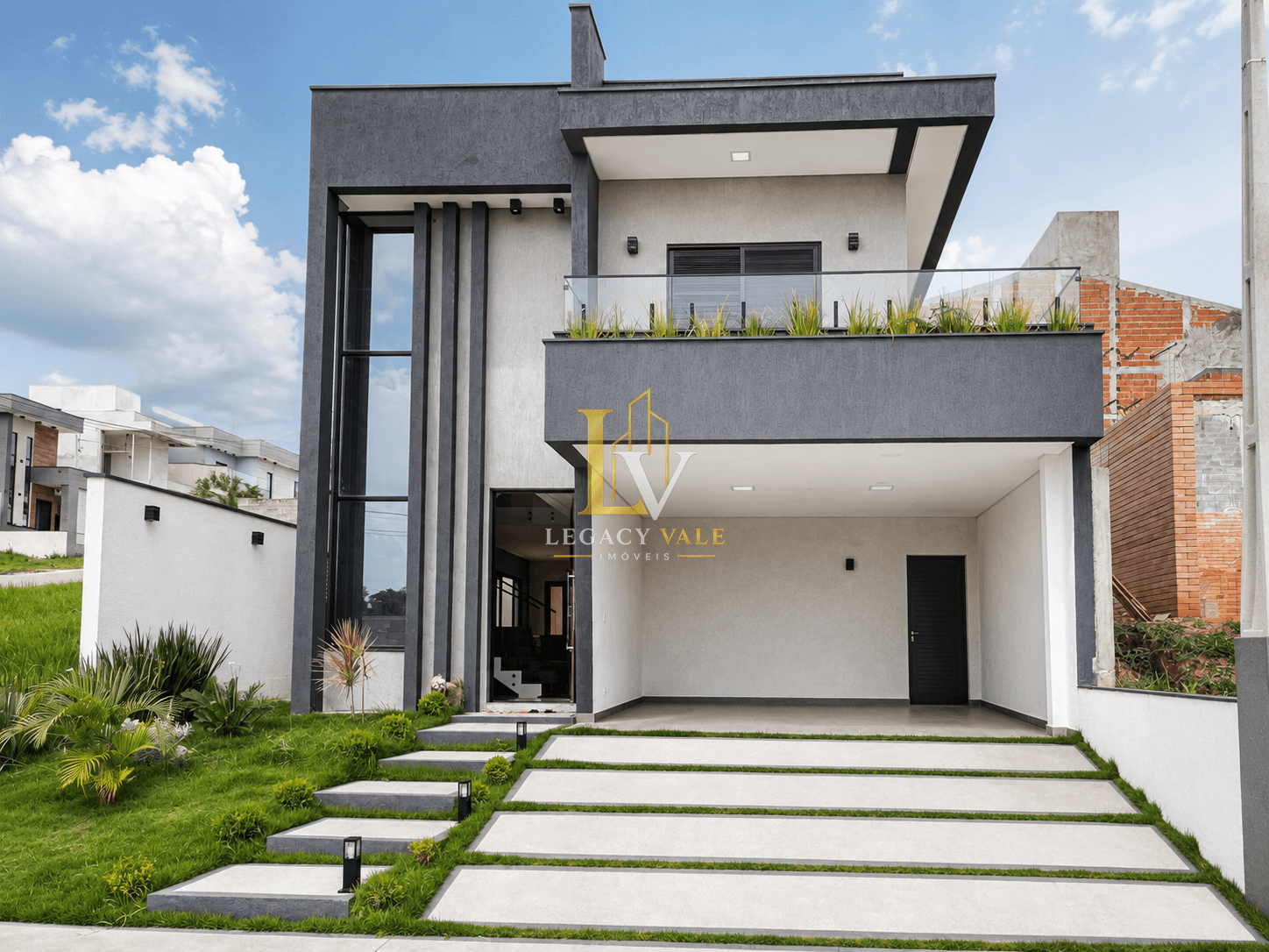 SOBRADO EM CONDOMÍNIO - RESIDENCIAL MALIBU - 220m2